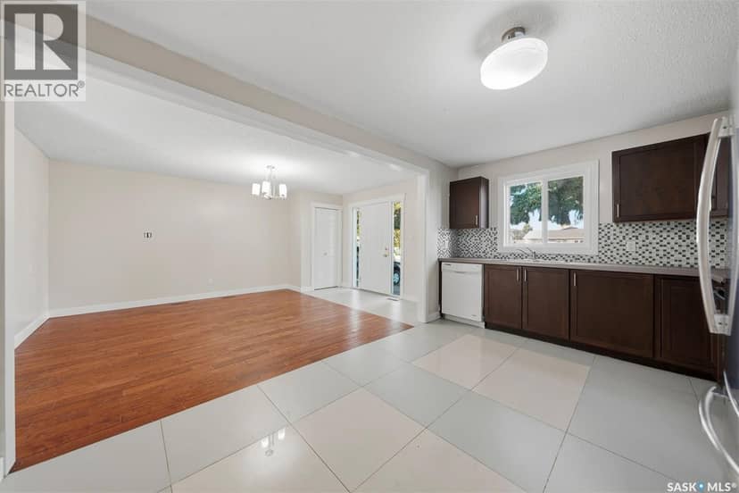 3817 Diefenbaker DRIVE — photo 9 of 40