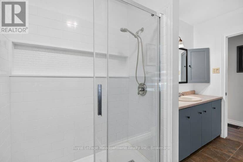 4379 Henderson Road — photo 14 of 40
