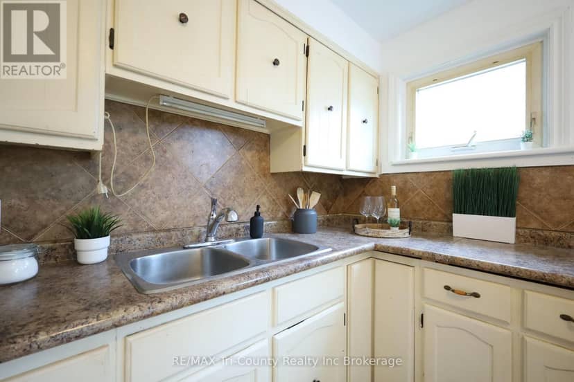 60 Manitoba Street — photo 15 of 29