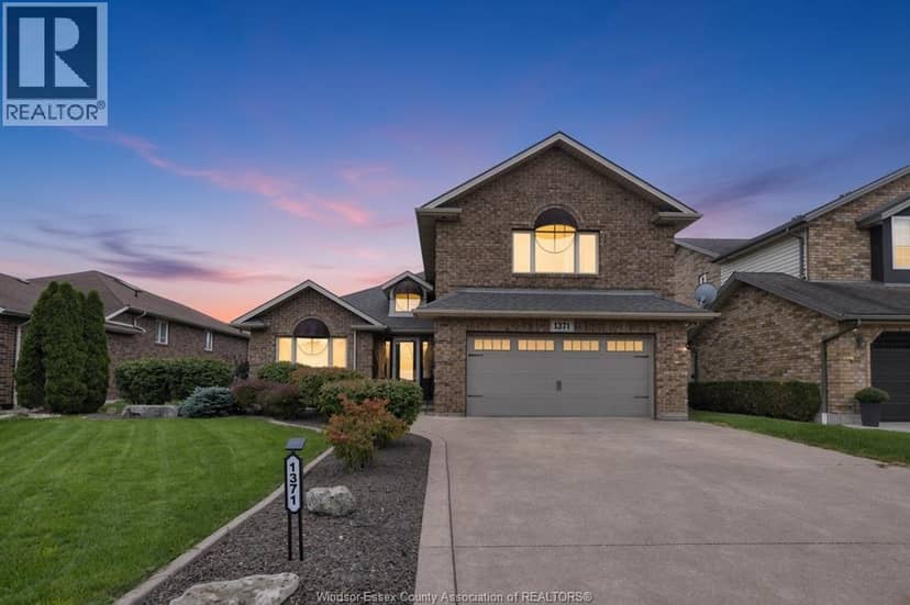 1371 Matthew Crescent — photo 1 of 40