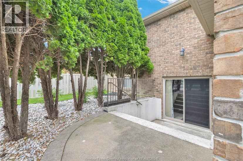 1371 Matthew Crescent — photo 34 of 40