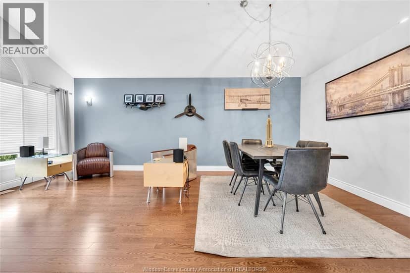 1371 Matthew Crescent — photo 8 of 40