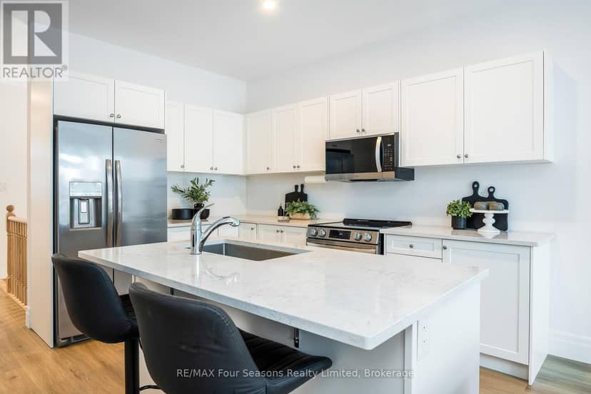 248 Duncan Street — photo 3 of 36