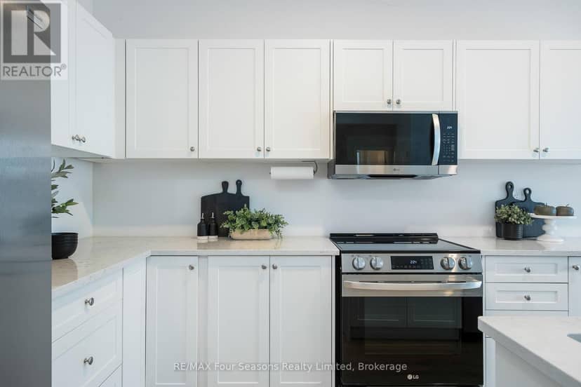 248 Duncan Street — photo 6 of 36