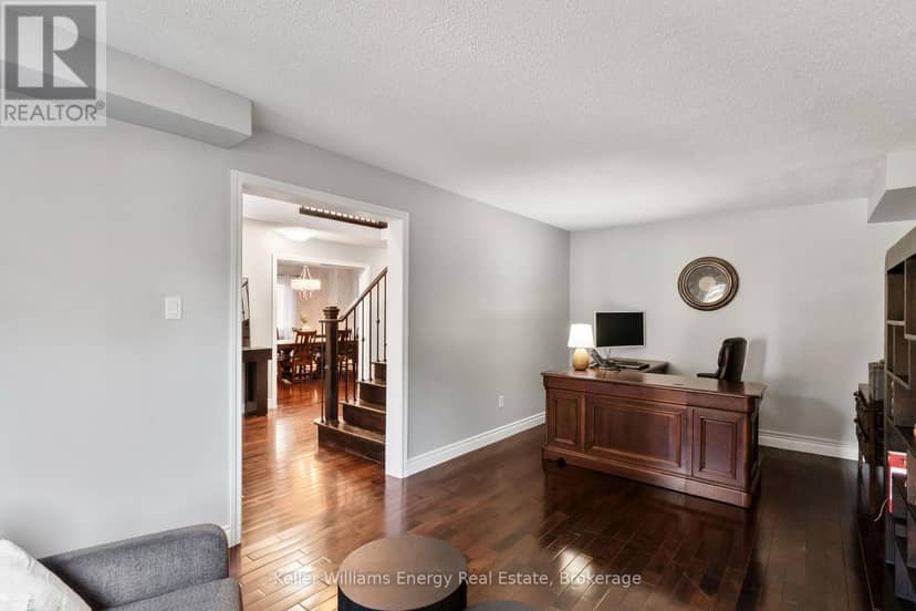 523 Palmtree Crescent — photo 11 of 40