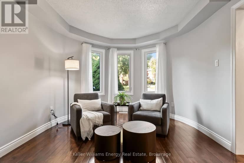 523 Palmtree Crescent — photo 17 of 40