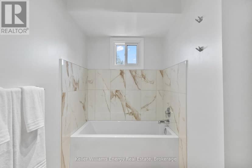 523 Palmtree Crescent — photo 25 of 40