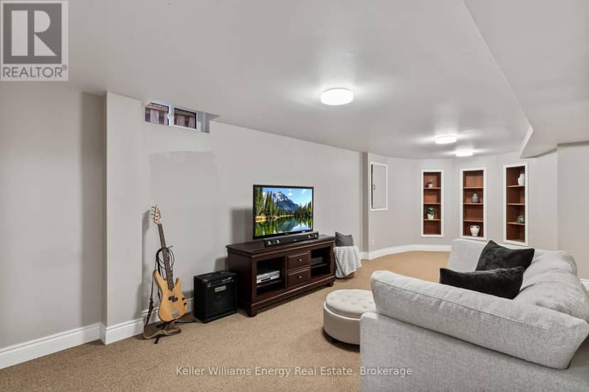 523 Palmtree Crescent — photo 32 of 40