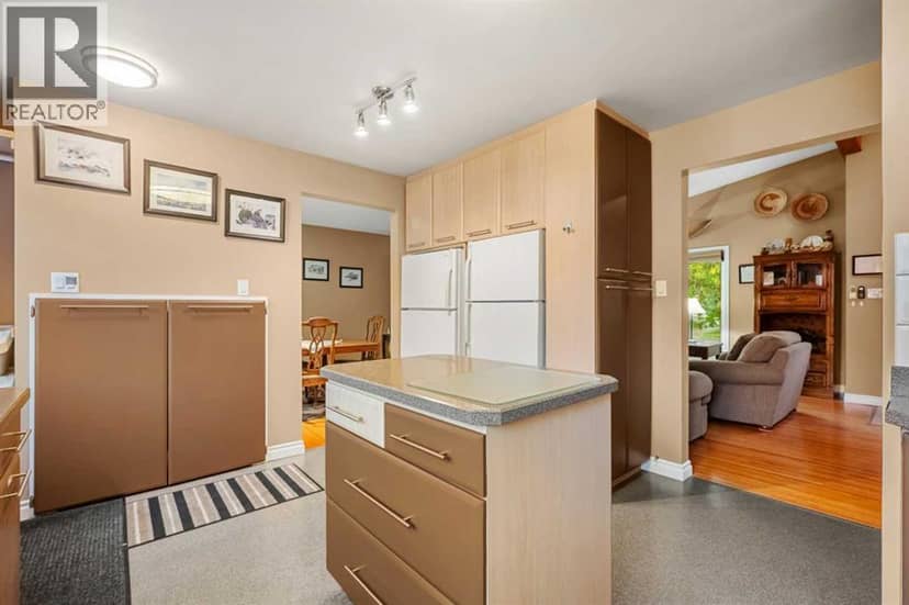 4116 Brisebois Drive NW — photo 10 of 40