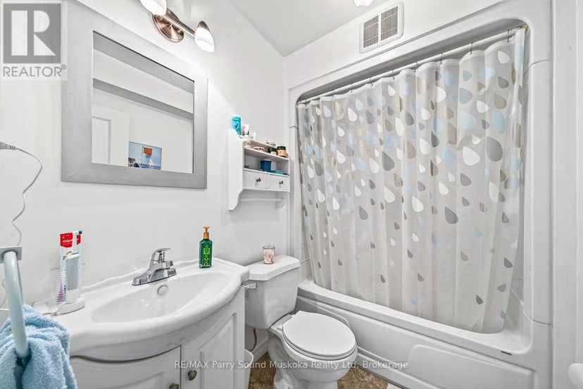 6 - 118 Isabella Street — photo 24 of 32