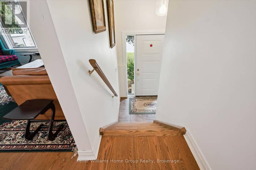 66 Woolwich Street W — photo 6 of 40