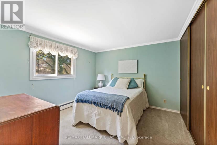 32 Park Crescent — photo 14 of 33