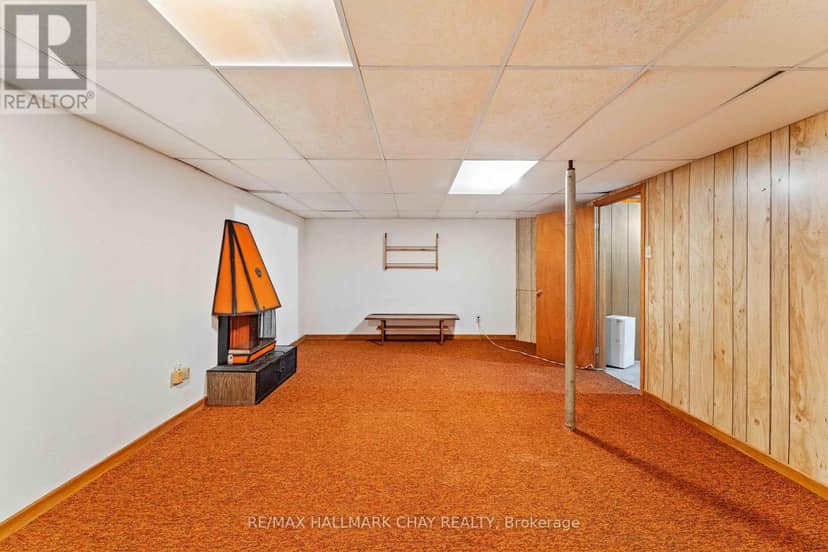 32 Park Crescent — photo 24 of 33