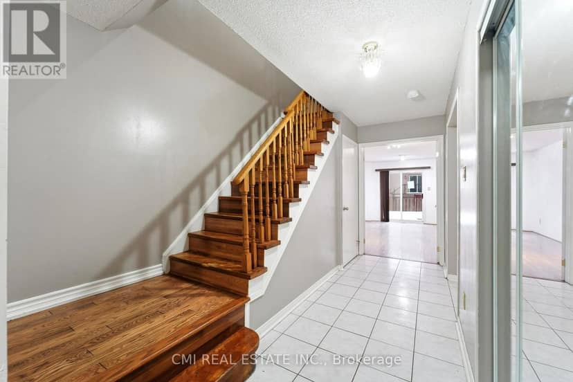 128 Toba Crescent — photo 5 of 40