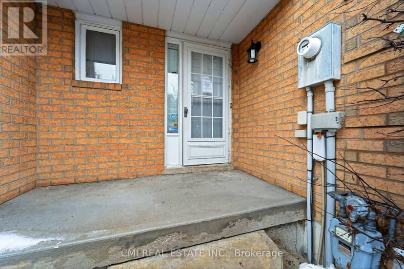 128 Toba Crescent — photo 2 of 40