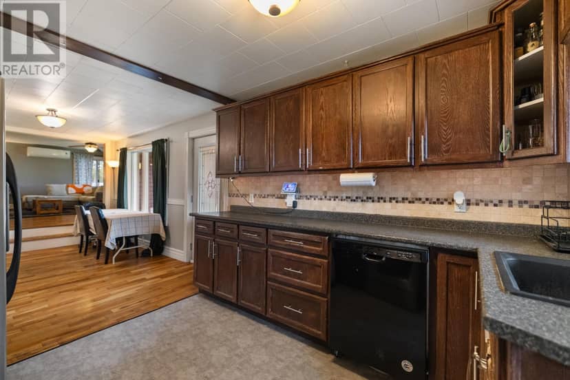 8090 St. Peters Road — photo 4 of 29