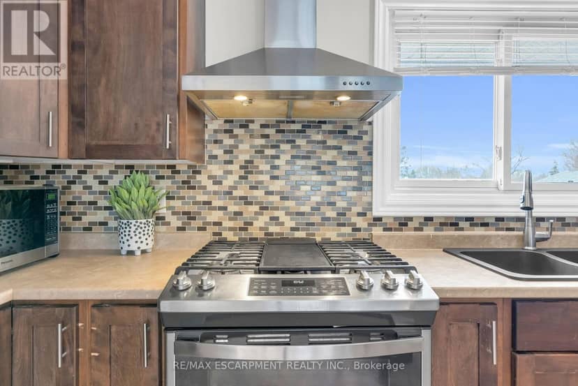 21 Kidd Avenue — photo 11 of 40