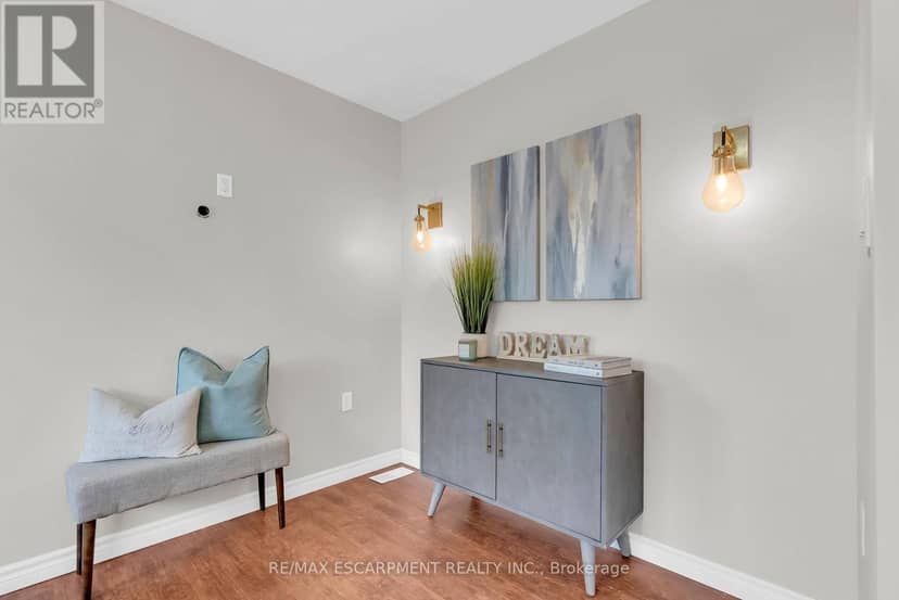 21 Kidd Avenue — photo 18 of 40