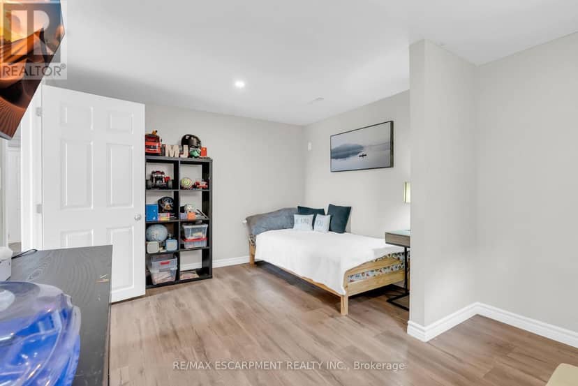 21 Kidd Avenue — photo 24 of 40