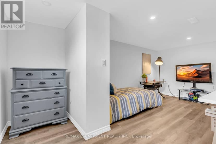 21 Kidd Avenue — photo 27 of 40