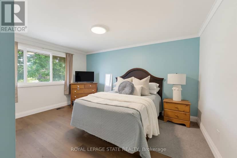 15 Seneca Street S — photo 15 of 35