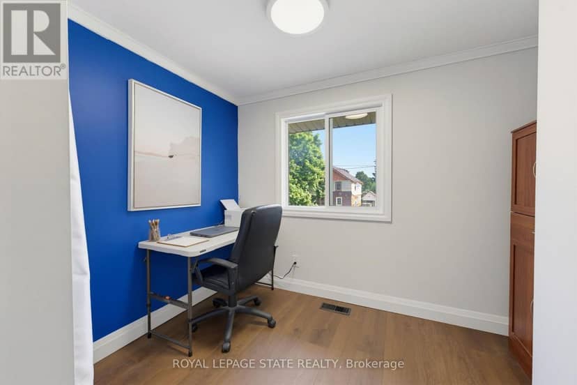 15 Seneca Street S — photo 19 of 35