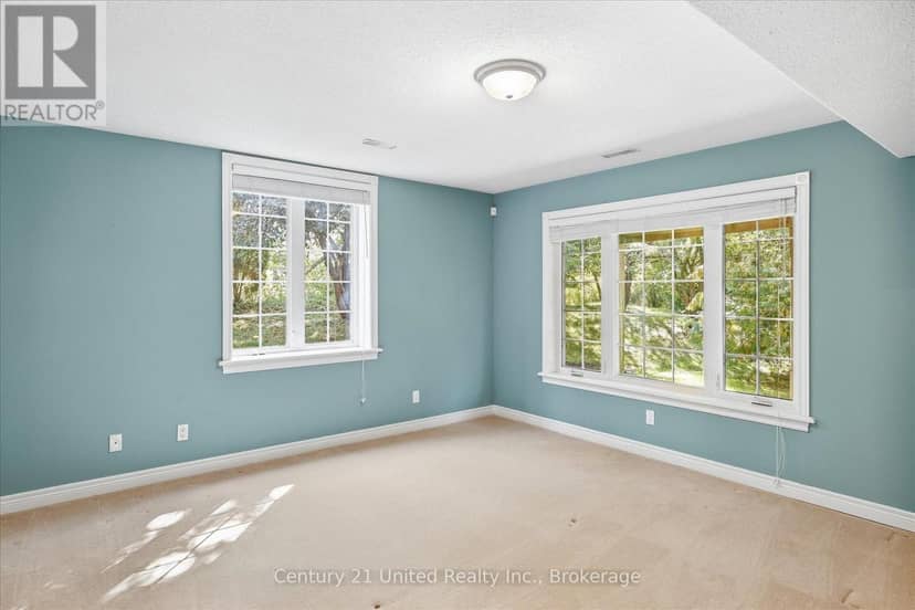 611 - 1742 Ravenwood Drive — photo 28 of 40