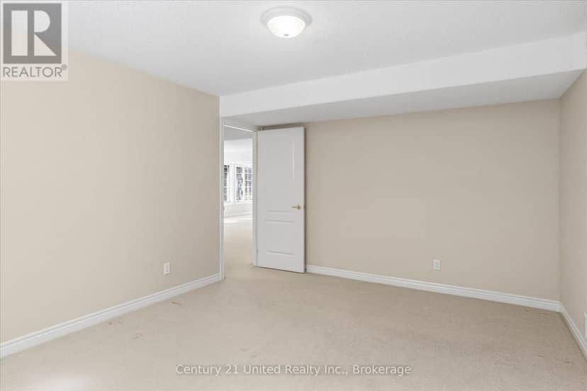 611 - 1742 Ravenwood Drive — photo 32 of 40