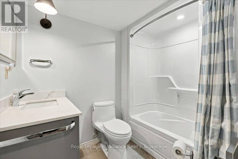 224 Dundas Street W — photo 21 of 40
