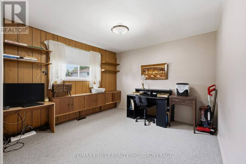 746 Laidlaw Crescent — photo 23 of 40