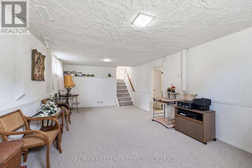 746 Laidlaw Crescent — photo 29 of 40