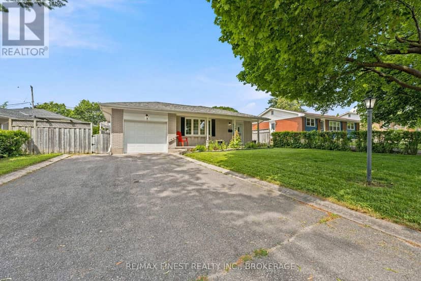 746 Laidlaw Crescent — photo 3 of 40