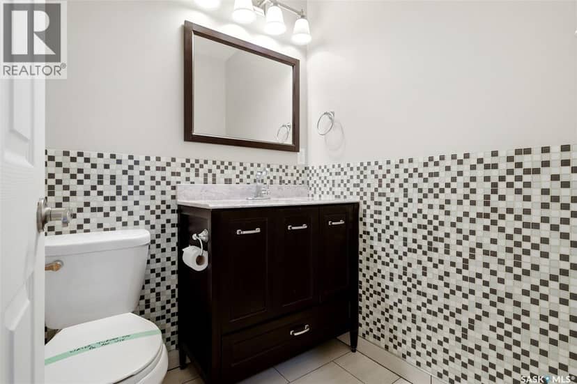 605 4545 Rae STREET — photo 13 of 24