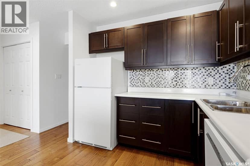605 4545 Rae STREET — photo 9 of 24