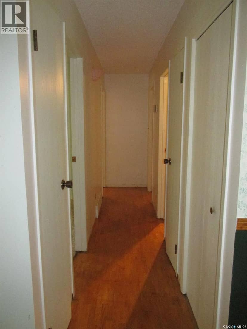 412 Guloien AVENUE — photo 12 of 34