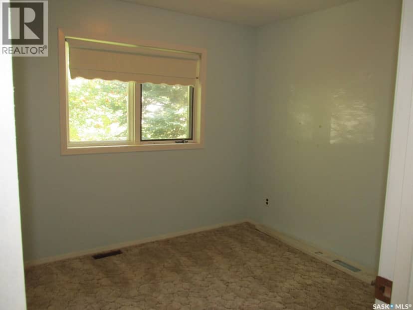 412 Guloien AVENUE — photo 13 of 34