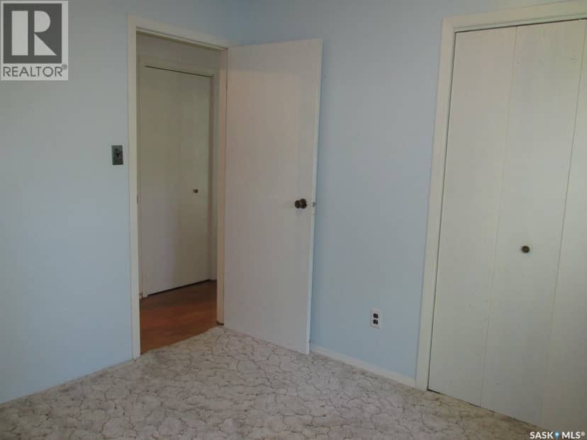 412 Guloien AVENUE — photo 14 of 34