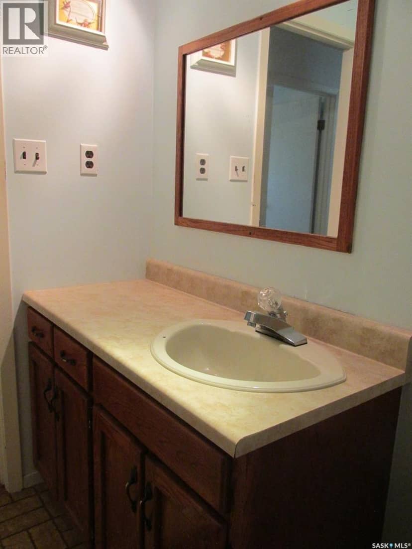 412 Guloien AVENUE — photo 19 of 34