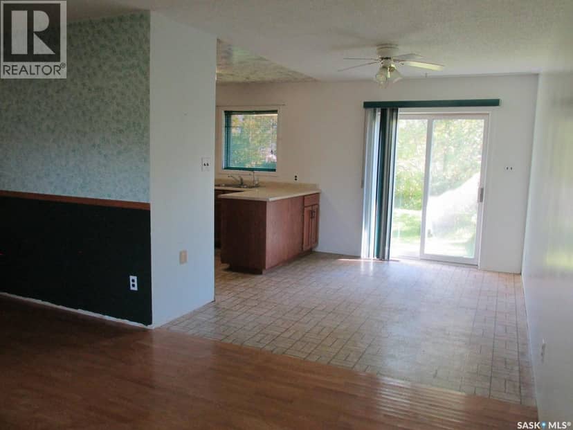 412 Guloien AVENUE — photo 6 of 34