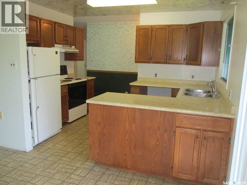 412 Guloien AVENUE — photo 7 of 34