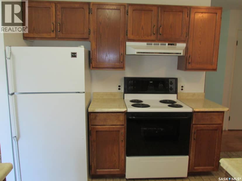 412 Guloien AVENUE — photo 8 of 34