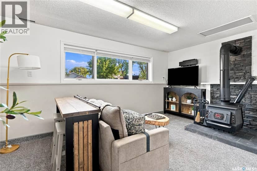 1109 Lillooet STREET W — photo 23 of 40