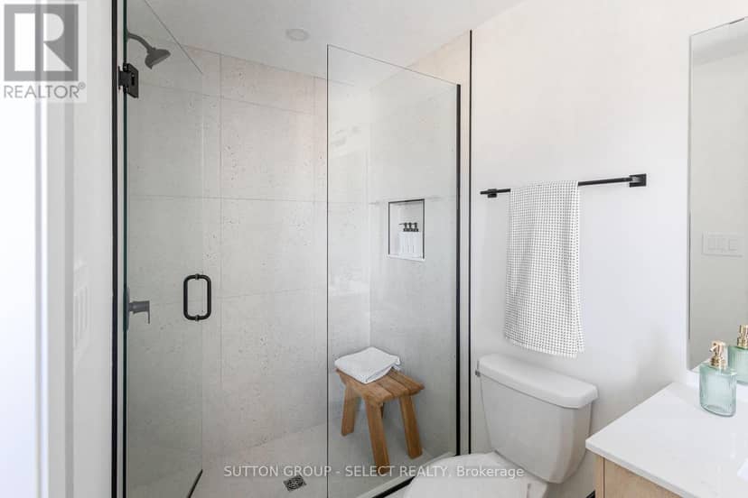 4 - 233 Upper Queen Street — photo 21 of 29