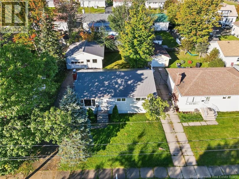 202 McKenzie Avenue — photo 2 of 35