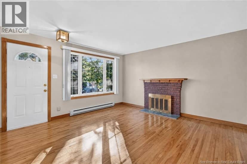 202 McKenzie Avenue — photo 3 of 35