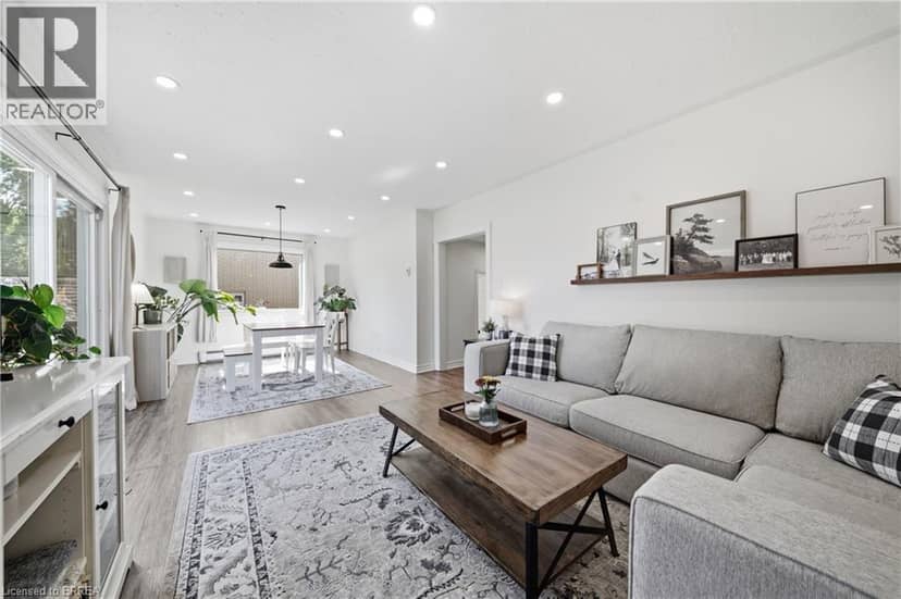 33 WOOD Street — photo 9 of 34