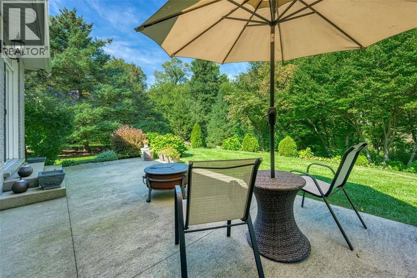 3125 Brookside Crescent — photo 7 of 40