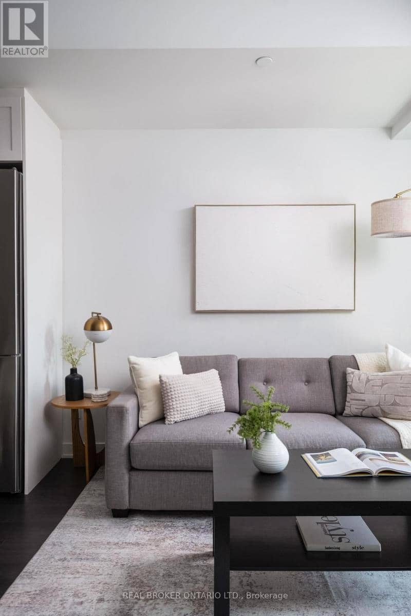 528 - 543 Richmond Street W — photo 3 of 40