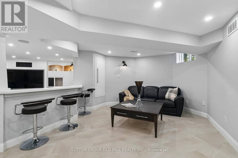 7 Rolling Meadow Drive — photo 36 of 40