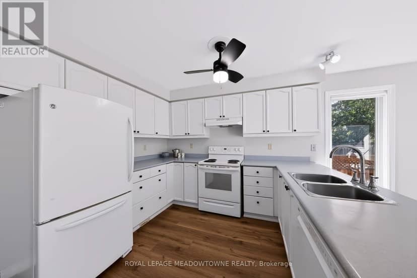 16 Harrop Avenue — photo 2 of 40